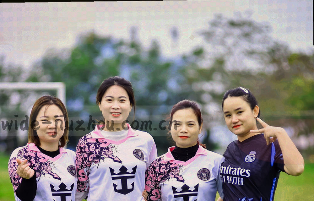 标签方块重新排列的抽象构图，部分方块被高亮，表达入口扩充与体系整理